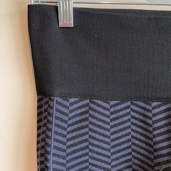 Lululemon In The Flow printed herringbone Crop Legging - Picture 3 of 12